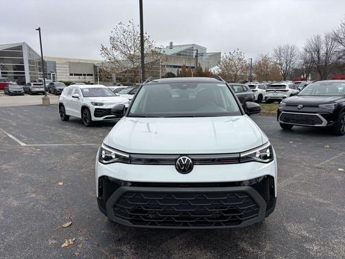 2026 Volkswagen Taos SE Black