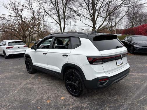 2026 Volkswagen Taos SE Black