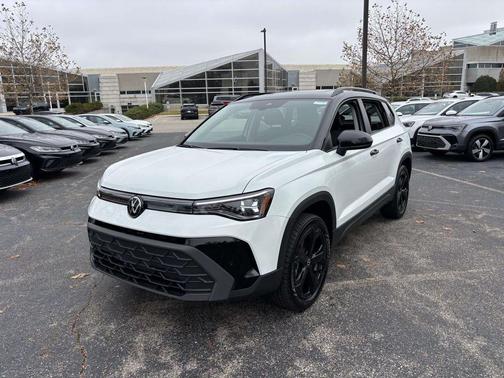 2026 Volkswagen Taos SE Black