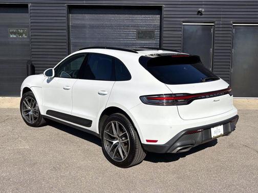 2025 Porsche Macan T