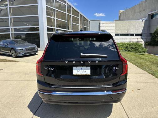 2026 Volvo XC90 B6 Plus 6-Seater