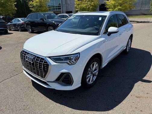 2025 Audi Q3 Premium 45 TFSI S line quattro Tiptronic