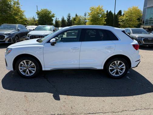 2025 Audi Q3 Premium 45 TFSI S line quattro Tiptronic