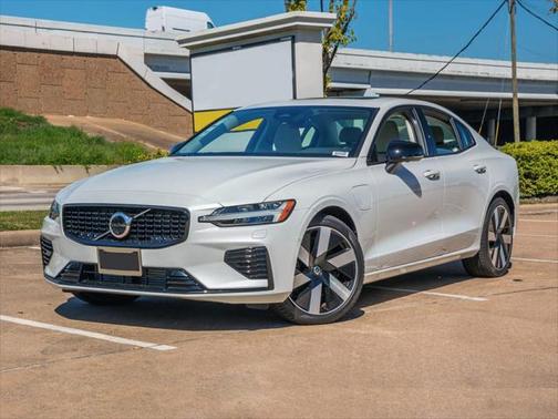 2024 Volvo S60 Recharge Plug-In Hybrid T8 Plus Dark Theme