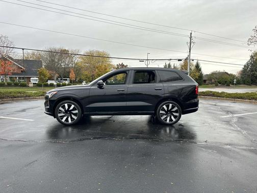 2025 Volvo EX90 Twin Motor Performance Plus