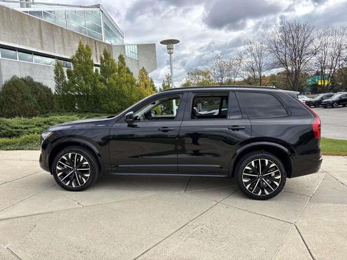 2026 Volvo XC90 B6 Ultra Dark Theme 7-Seater
