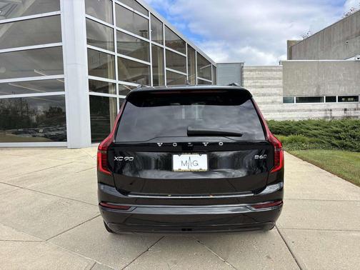 2026 Volvo XC90 B6 Ultra Dark Theme 7-Seater