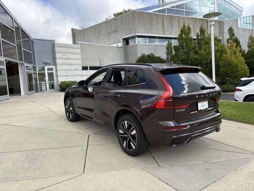 2026 Volvo XC60 B5 Plus