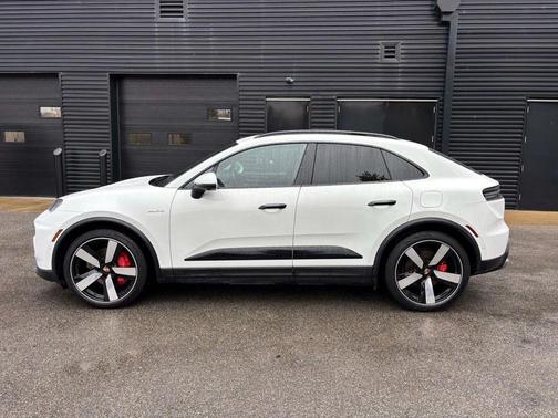 2025 Porsche Macan 4S