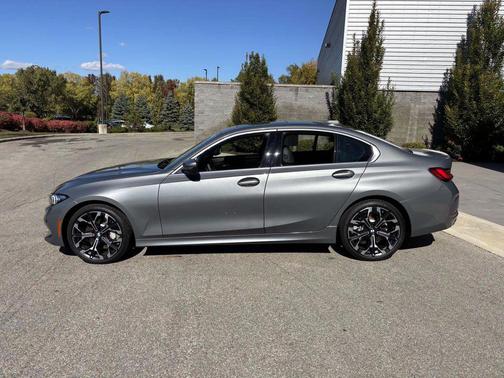 2025 BMW 330 i xDrive