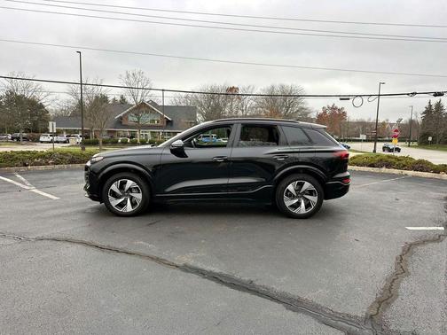 2025 Audi Q6 e-tron Premium Plus quattro