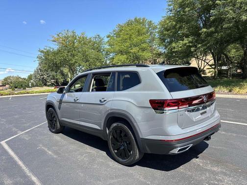 2026 Volkswagen Atlas 2.0T SE w/Technology 4MOTION