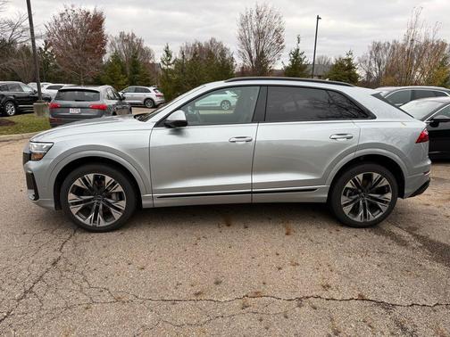 2025 Audi Q8 55 Premium Plus