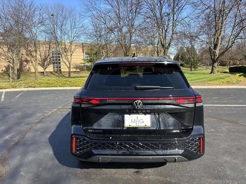 2026 Volkswagen Tiguan 2.0T SEL R-Line 4MOTION