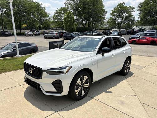 2025 Volvo XC60 Plug-In Hybrid T8 Plus