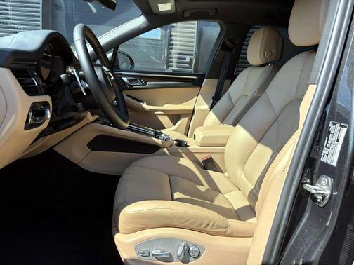 2022 Porsche Macan S