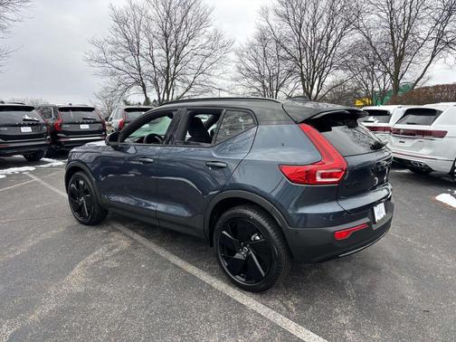 2026 Volvo XC40 B5 Ultra Black Edition