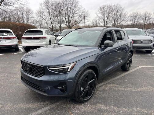 2026 Volvo XC40 B5 Ultra Black Edition