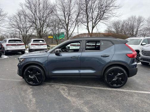 2026 Volvo XC40 B5 Ultra Black Edition