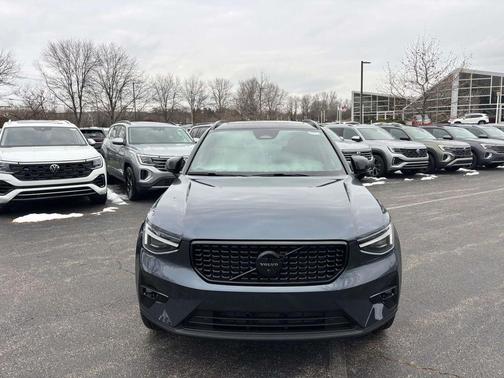 2026 Volvo XC40 B5 Ultra Black Edition