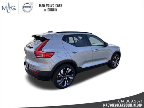2025 Volvo XC40 B5 Plus Dark Theme