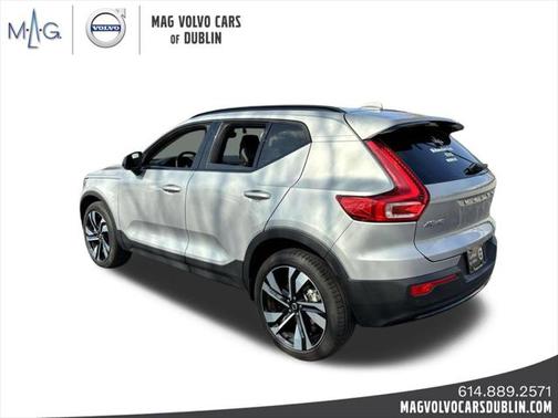 2025 Volvo XC40 B5 Plus Dark Theme