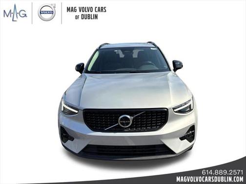 2025 Volvo XC40 B5 Plus Dark Theme