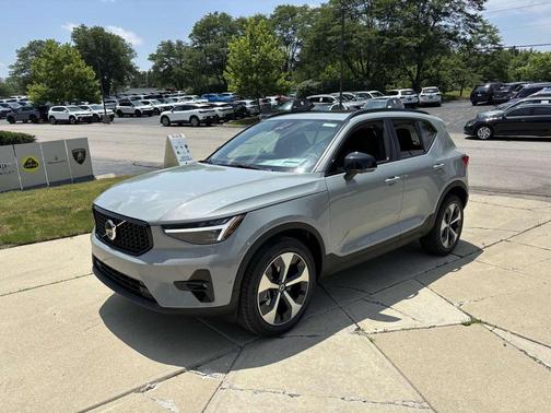 2026 Volvo XC40 B5 Plus