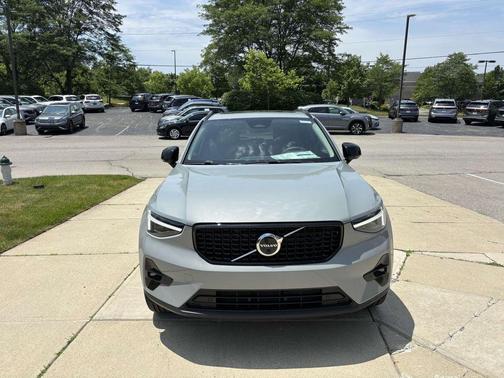 2026 Volvo XC40 B5 Plus