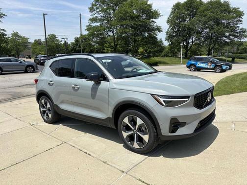 2026 Volvo XC40 B5 Plus