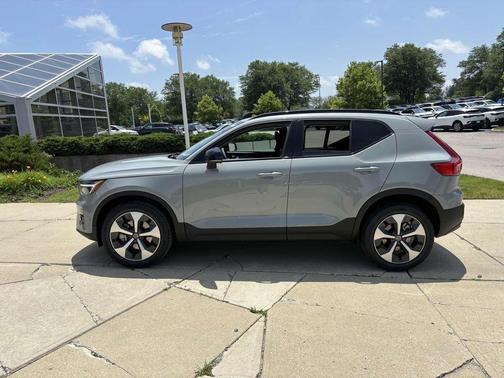 2026 Volvo XC40 B5 Plus