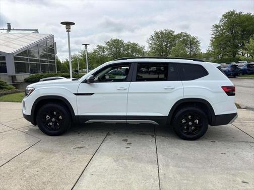 2025 Volkswagen Atlas 2.0T Peak Edition