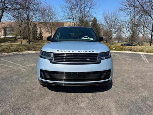 2025 Land Rover Range Rover P615 SV