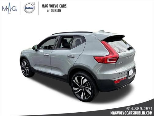 2025 Volvo XC40 B5 Plus Dark Theme