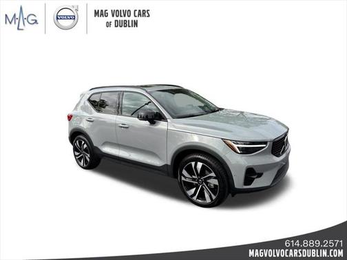 2025 Volvo XC40 B5 Plus Dark Theme