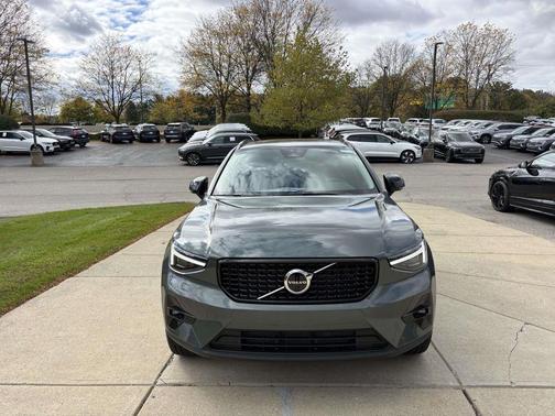 2026 Volvo XC40 B5 Ultra