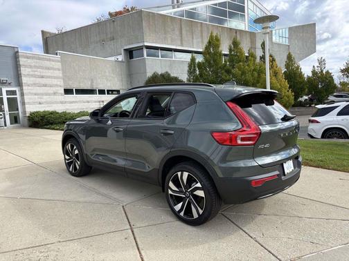 2026 Volvo XC40 B5 Ultra
