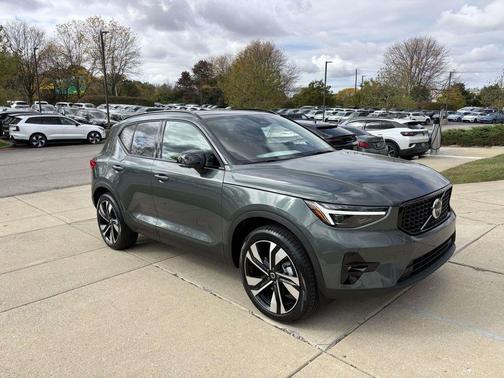 2026 Volvo XC40 B5 Ultra