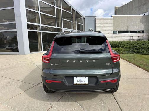 2026 Volvo XC40 B5 Ultra