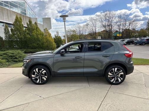 2026 Volvo XC40 B5 Ultra