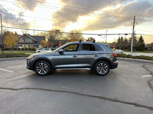 2022 Audi Q5 45 S line Premium Plus