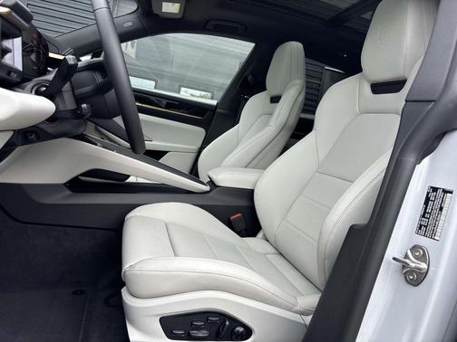 2025 Porsche Macan 4