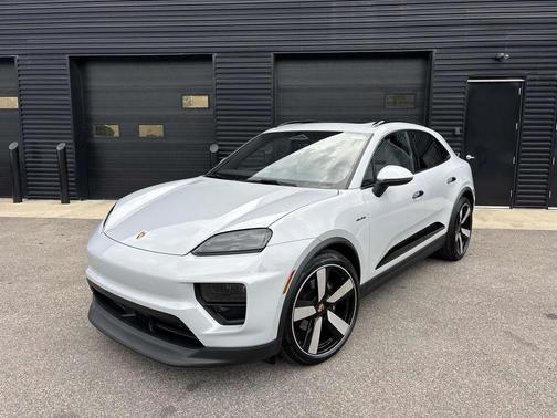 2025 Porsche Macan 4