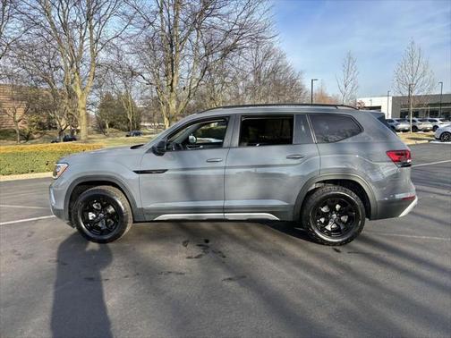 2025 Volkswagen Atlas 2.0T Peak Edition