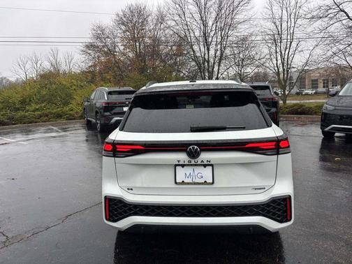 2026 Volkswagen Tiguan 2.0T SE R-Line Black 4MOTION