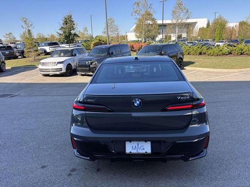 2026 BMW 750e i xDrive