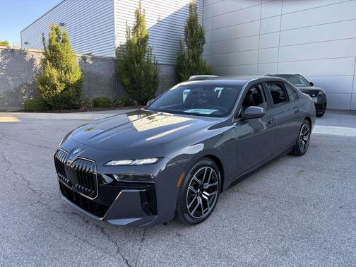 2026 BMW 750e i xDrive