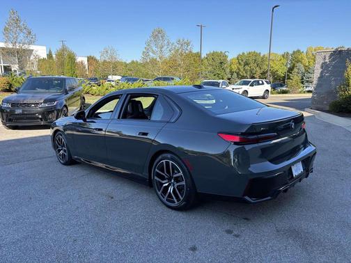 2026 BMW 750e i xDrive