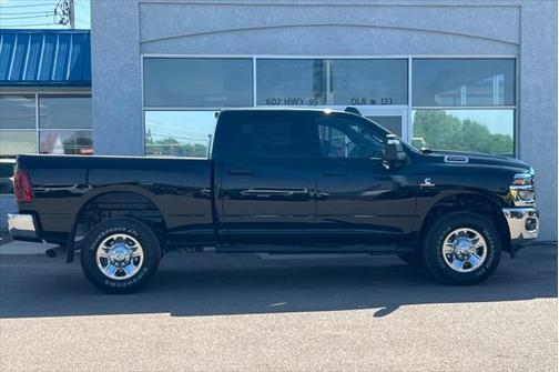 2025 RAM 2500 Tradesman Crew Cab 4x4 6'4' Box