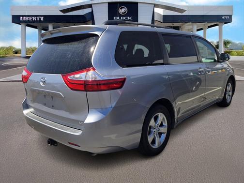2017 Toyota Sienna LE
